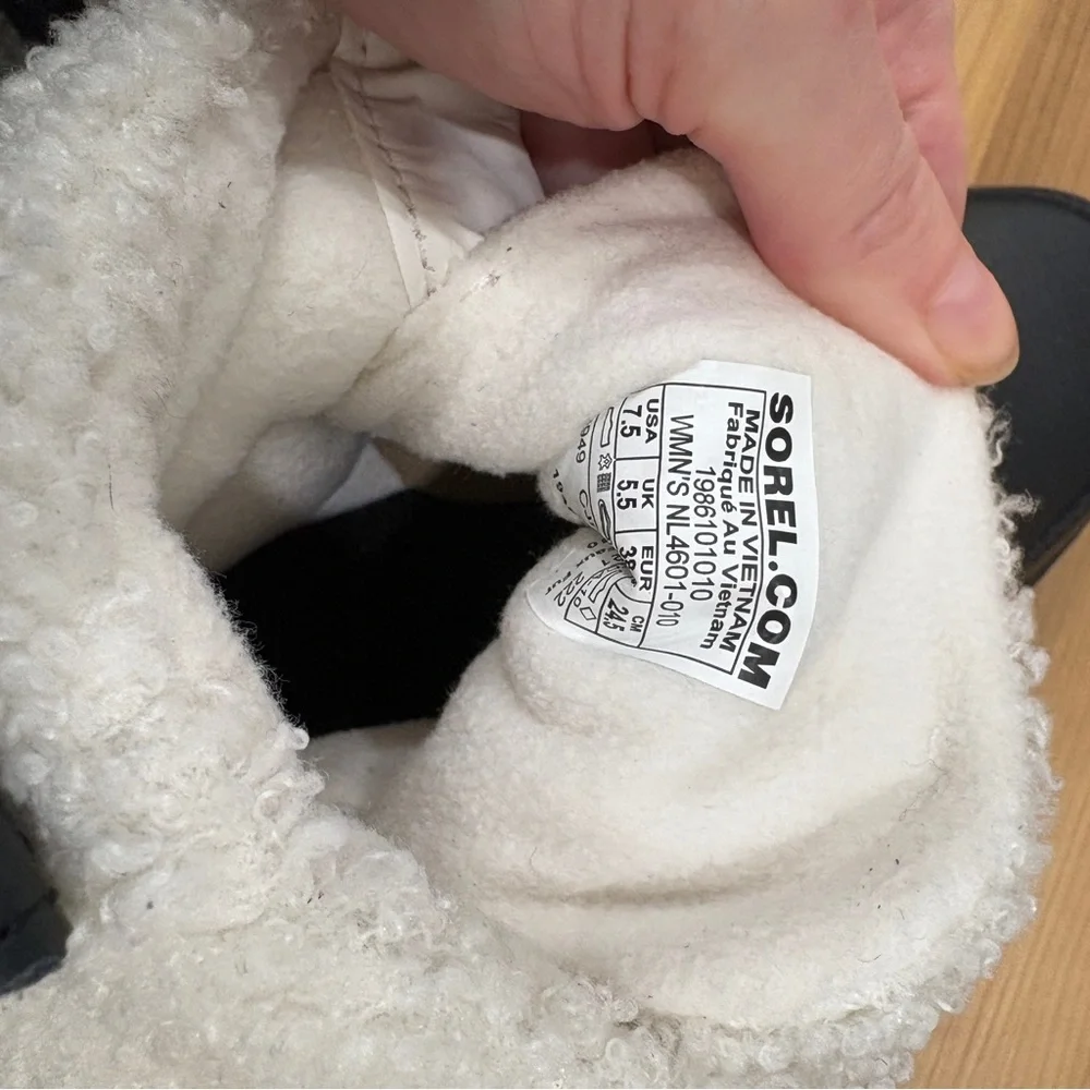 {Sorel} NWT Explorer Ii Joan Cozy Boot Black, Sea Salt  Black & white size 7.5